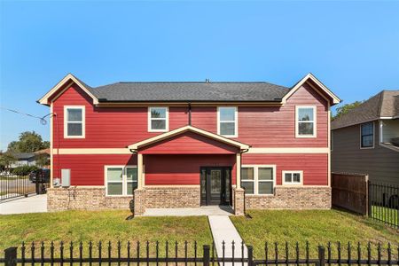 New construction Single-Family house 1206 S Victory Drive, Houston, TX 77088 - photo 0