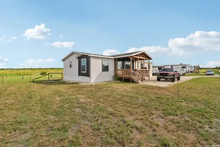 New construction Single-Family house 2629 Fm 1332, Jourdanton, TX 78026 - image