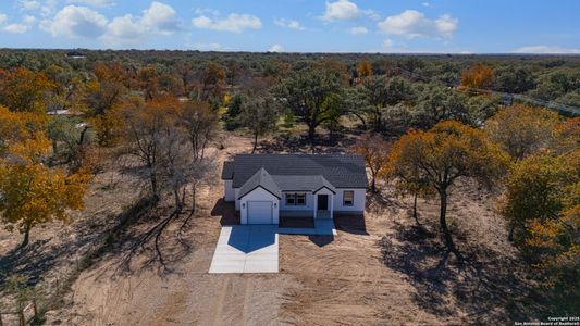 New construction Single-Family house 816 County Rd 6723, Natalia, TX 78059 - image