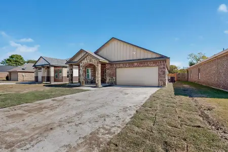 New construction Single-Family house 1221 S Rockwall Ave, Terrell, TX 75160 - image