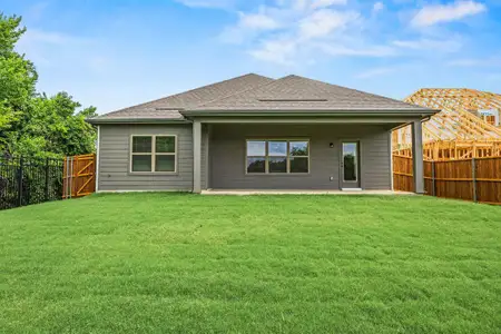 New construction Single-Family house 3300 Goshawk Dr, Denton, TX 76208 plan Trenton - image 3