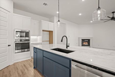 New construction Single-Family house 912 Highlands Ave, Aledo, TX 76008 plan Meyer - image 7