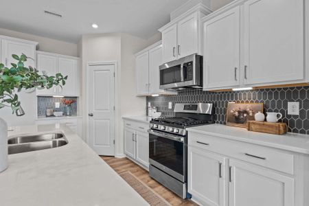 New construction Single-Family house 83 Hay Field Dr, Lillington, NC 27546 plan The Redbud - image 18