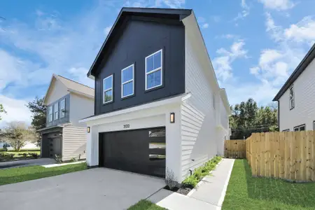 New construction Single-Family house 3122 Dawson Ln, Houston, TX 77051 - image