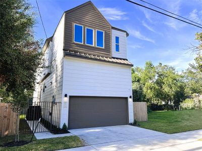 New construction Single-Family house 1411 E 34Th Street, Houston, TX 77022 - photo 0