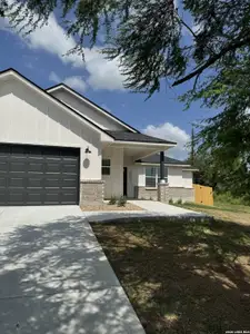 New construction Single-Family house 2000 Owens Ave, Three Rivers, TX 78071 - image 2
