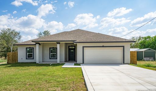 New construction Single-Family house 402 Oak Dr, Beeville, TX 78102 - image