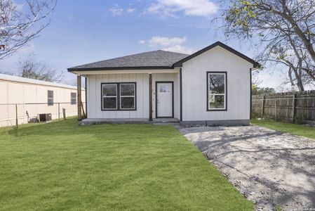 New construction Single-Family house 804 Peach, Jourdanton, TX 78026 - image