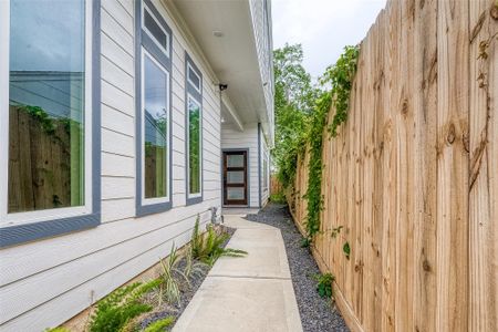 New construction Single-Family house 7108 St. Augustine St, Houston, TX 77021 - image