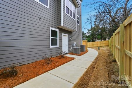 New construction Townhouse house 8931 Sharonbrook Dr, Charlotte, NC 28210 - image 2