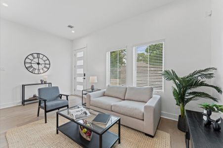 New construction Single-Family house 328 Neyland St, Houston, TX 77022 - image 15