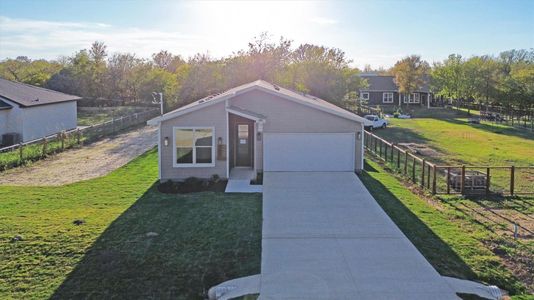 New construction Single-Family house 151 Kawainui Ln, Bastrop, TX 78602 - image