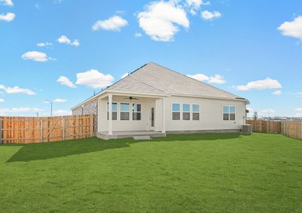 New construction Single-Family house 101 W Luna Blue Ln, Jarrell, TX 76537 plan Mauricio - image 3
