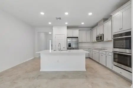 New construction Single-Family house 12182 Stirrup Dr, Dade City, FL 33525 plan Picasso Bonus - image 5