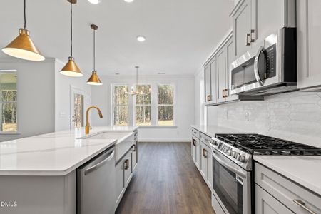 New construction Single-Family house 62 W Victoria Ridge Dr W, Selma, NC 27576 - image 6