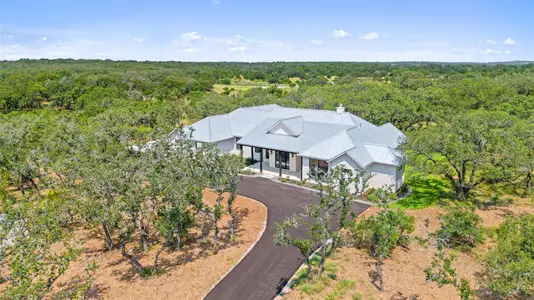 New construction Single-Family house 174 Crooked Creek Ct, Johnson City, TX 78636 - image