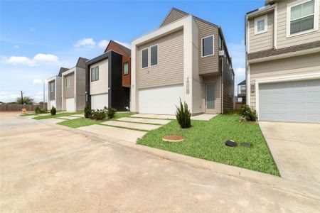 New construction Single-Family house 3007 Ventas Dr, Houston, TX 77047 - image 2