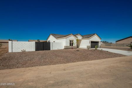 New construction Single-Family house 13717 S Huntington Rd, Arizona City, AZ 85123 null- photo 2 2