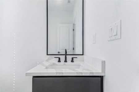 New construction Single-Family house 334 Eastwood St, Houston, TX 77011 - image 16