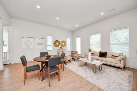 New construction Single-Family house 1047 Glenn Ave, Houston, TX 77088 null- photo 5 5