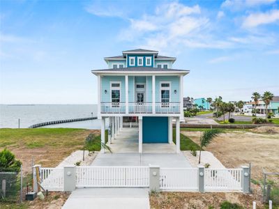 New construction Single-Family house 107 Gulf Dr, Tiki Island, TX 77554 - image