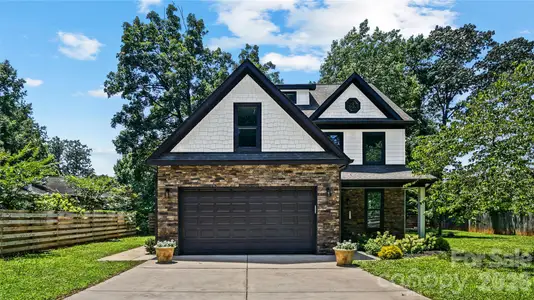 New construction Single-Family house 5511 Milhaven Ln, Charlotte, NC 28269 - image