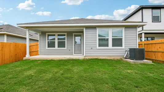 New construction Single-Family house 12101 Pike Bnd, Mustang Ridge, TX 78610 plan The Taylor - image 4