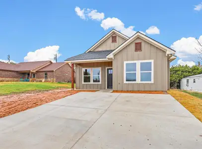 New construction Single-Family house 828 Colorado River Dr, Granbury, TX 76048 - image
