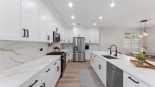 New construction Single-Family house 1840 E Lake Dr, Huntsville, TX 77340 - image 11