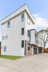 New construction Townhouse house 2314 Barbee St, Houston, TX 77004 - photo 0