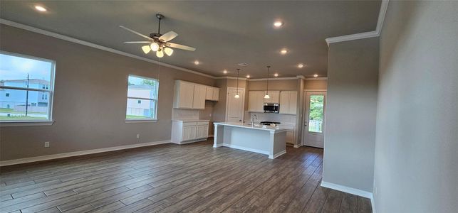 New construction Single-Family house 3801 Peacock Isle Dr, Dickinson, TX 77539 plan Magnolia Bayou - image 8