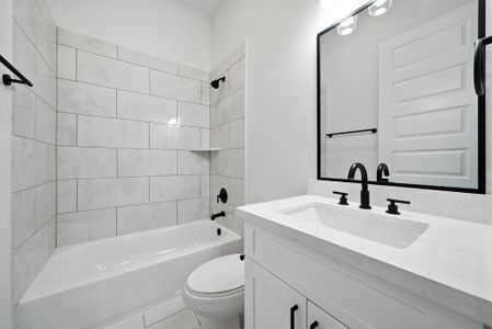 New construction Single-Family house 7117 England St, Unit C, Houston, TX 77021 - image 9
