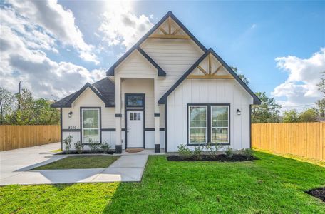 New construction Single-Family house 8646 Fringewood Drive, Houston, TX 77028 - photo 0