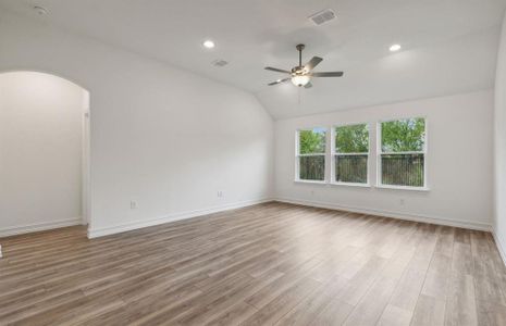 Airy gathering room*real home pictured