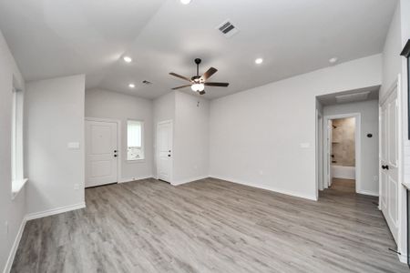 New construction Single-Family house 18728 Loom Dr, Montgomery, TX 77306 plan Bluebonnet - image 16