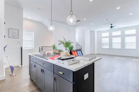 New construction Single-Family house 334 Eastwood St, Houston, TX 77011 - image 3