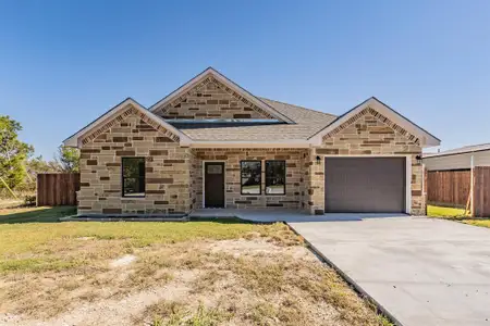 New construction Single-Family house 2515 Coyote Trl, Granbury, TX 76048 - image
