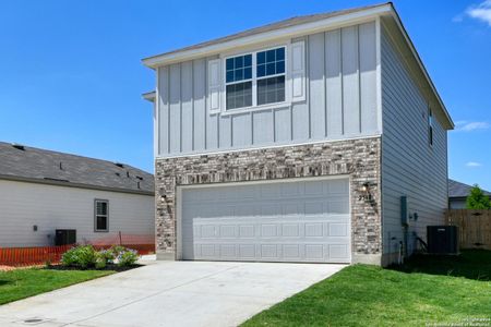 New construction Single-Family house 2548 Windle Ln, Seguin, TX 78155 Discovery Homeplan- photo 2 2