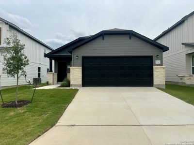 New construction Single-Family house 831 Bluegrass Pt, New Braunfels, TX 78130 plan Beeville - image