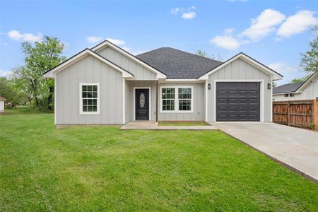 New construction Single-Family house 207 N Harrison St, McGregor, TX 76657 - image