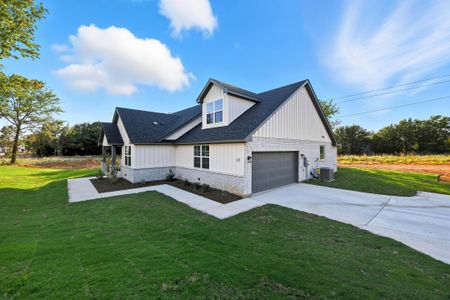 New construction Single-Family house Springtown, TX 76023 plan Garrison III - image 19