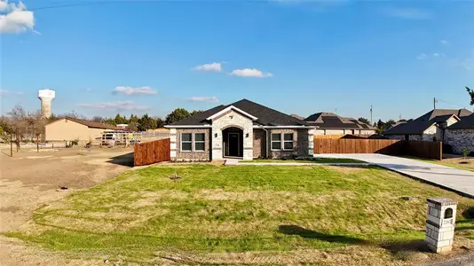 New construction Single-Family house 2202 Lake Shore Ln, Red Oak, TX 75154 - image