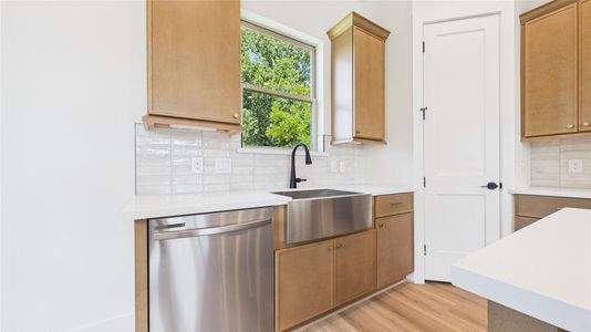 New construction Single-Family house 4205 Arlington St, Houston, TX 77018 - image 8