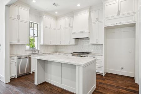 New construction Single-Family house 209 Sutton Row Pl, Houston, TX 77024 plan The Sutton - image 7