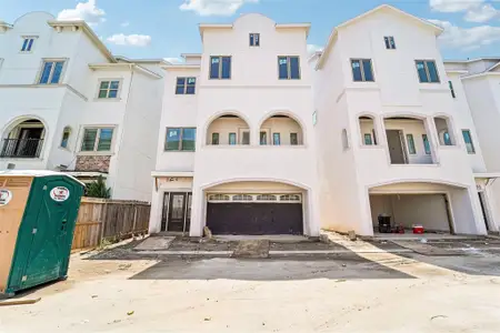 New construction Single-Family house 627 Mazal Ln, Houston, TX 77009 - image