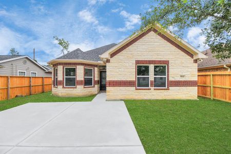 New construction Single-Family house 10141 Munn Street, Houston, TX 77029 - photo 0