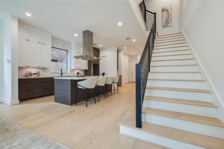 New construction Single-Family house 1634 Castle Ct, Houston, TX 77006 - image 10
