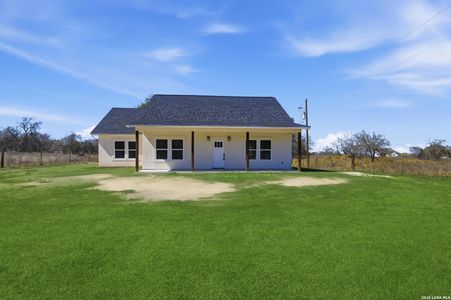 New construction Single-Family house 374 County Rd 124, Floresville, TX 78114 - image