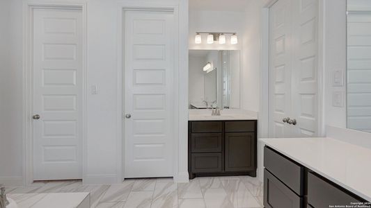 New construction Single-Family house 9933 Paladin Rdg, San Antonio, TX 78254 plan 2169W - image 17