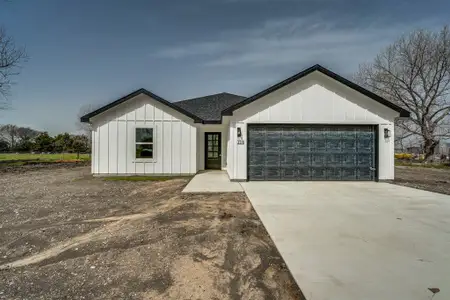 New construction Single-Family house 114 Hurst Cir, Ferris, TX 75125 null- photo 0